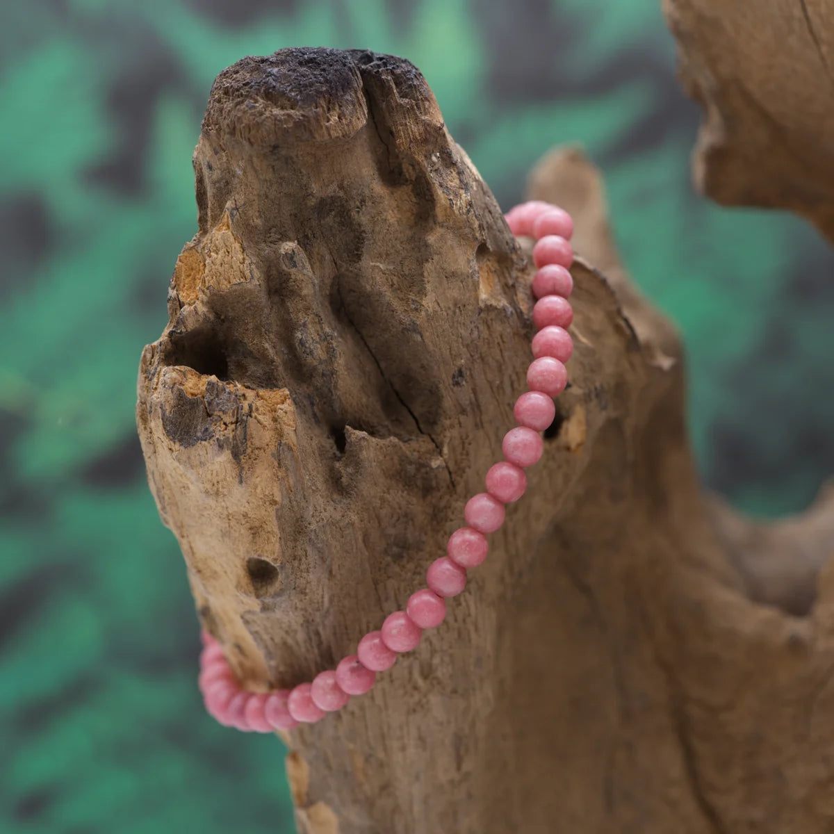 Edelstein-Armband aus 4 mm Thulit – stärkt Selbstwert und Lebenslust.