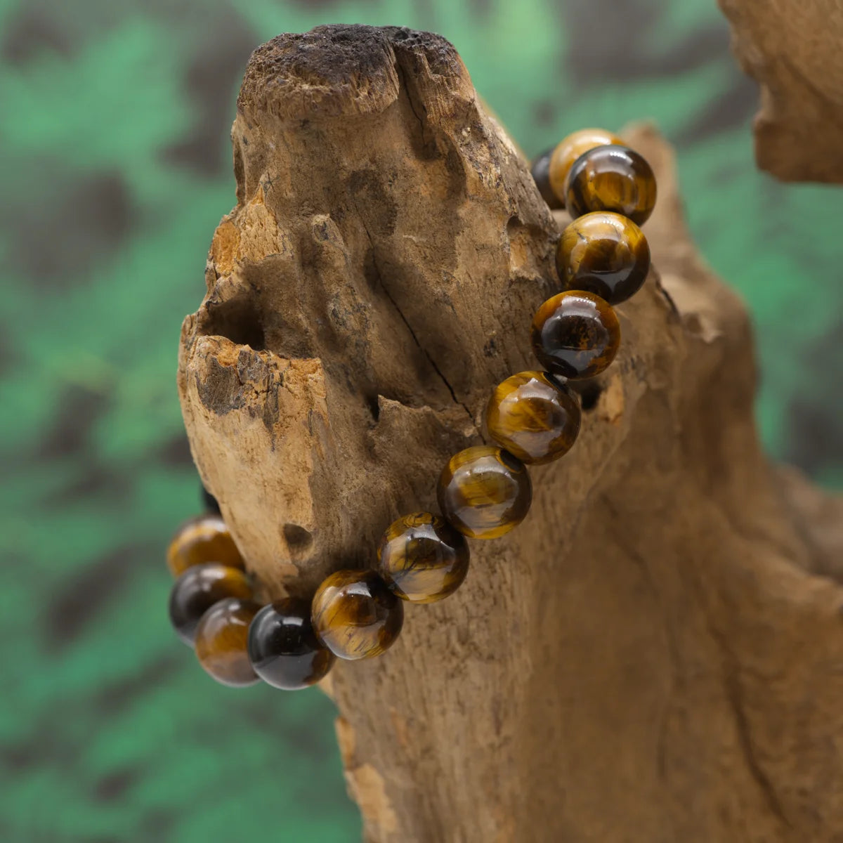 Edelstein-Armband aus 10 mm Tigerauge-Perlen mit goldbraunem Schimmer – stärkt Mut und innere Stabilität.