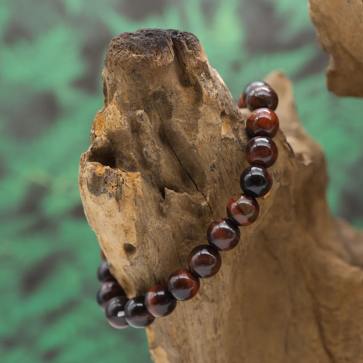 Edelstein-Armband aus 8 mm rotem Tigerauge – aktiviert Willenskraft und Vitalität.