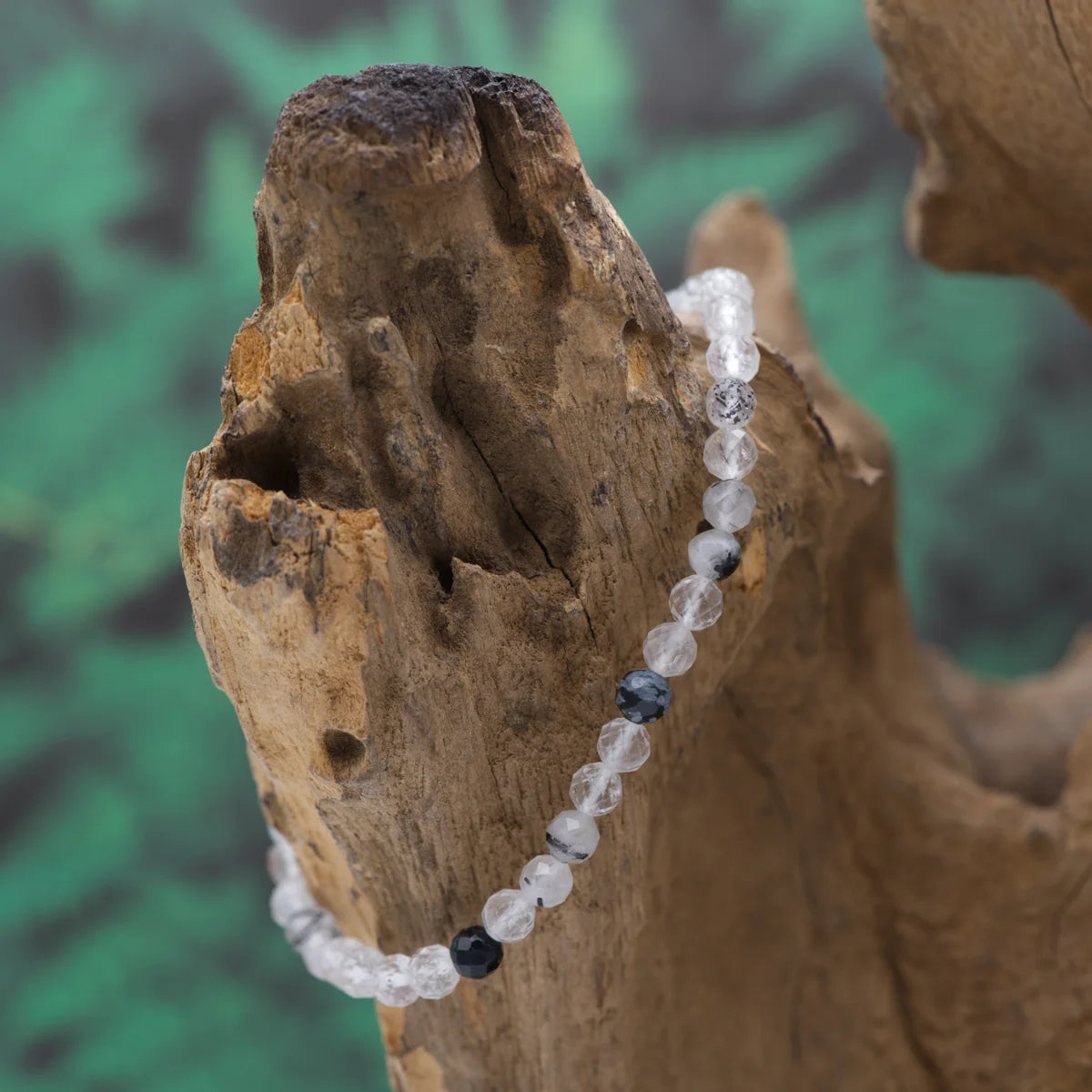 Edelstein-Armband aus 4 mm facettiertem Turmalinquarz – balanciert Energie und stärkt Fokus.