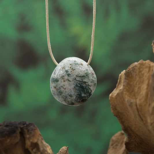 Grüner Baumachat – bringt Ruhe, Naturverbundenheit und Stabilität.