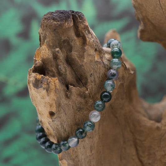 Edelstein-Armband aus 6 mm Moosachat – verbindet mit der Natur und beruhigt.