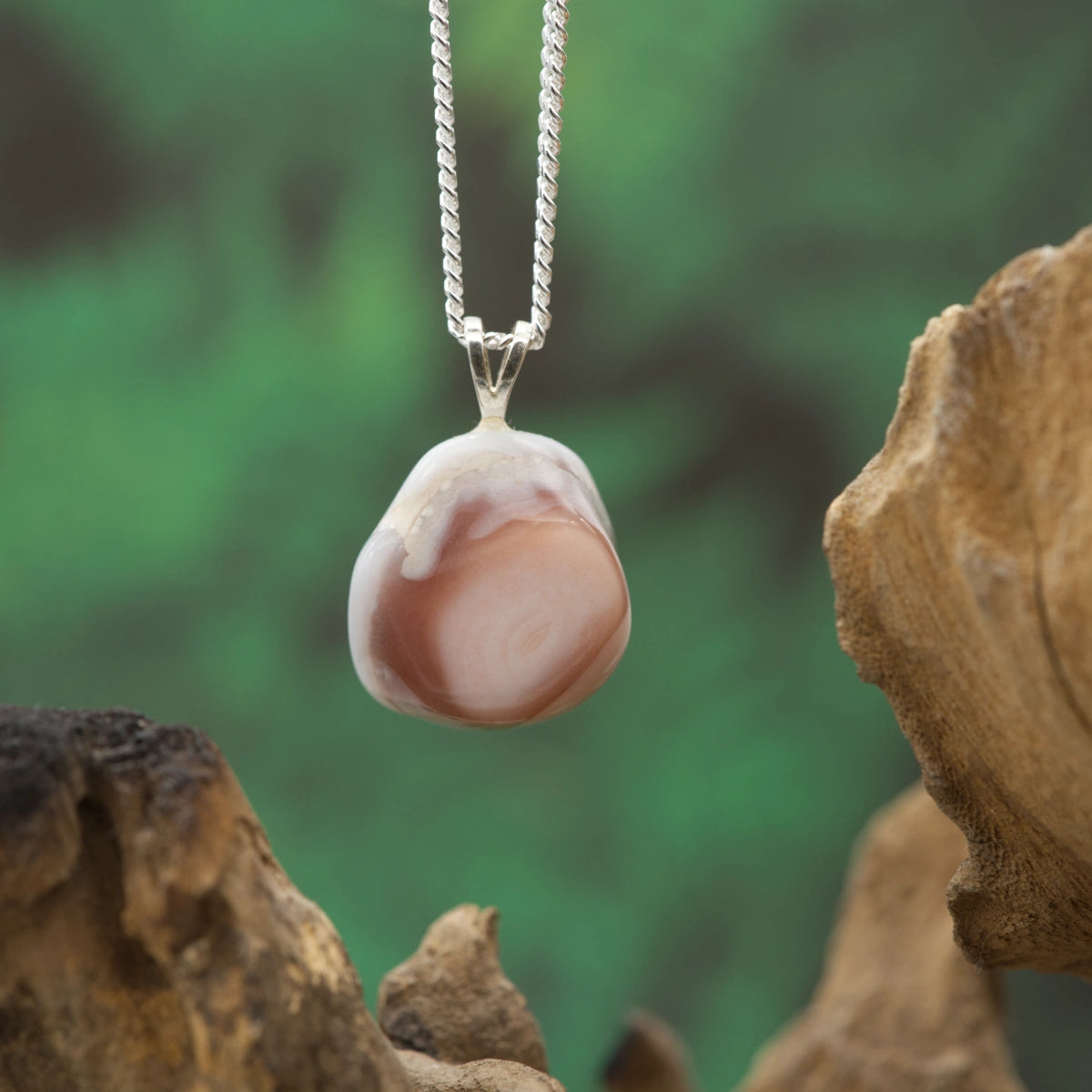 Leuchtend pinker Achat-Anhänger – fördert Selbstliebe, Kreativität und positive Energie.