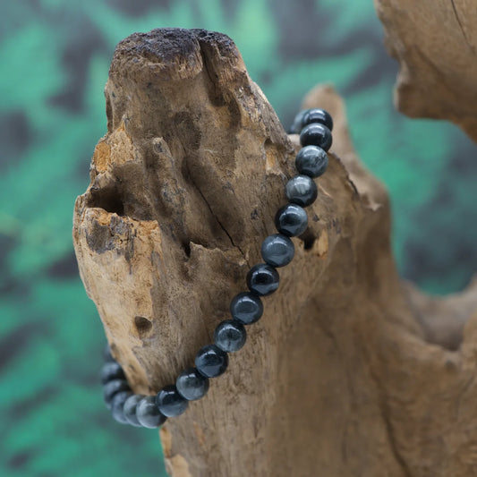 Edelstein-Armband aus 6 mm Falkenauge – schärft Wahrnehmung und fokusiert.