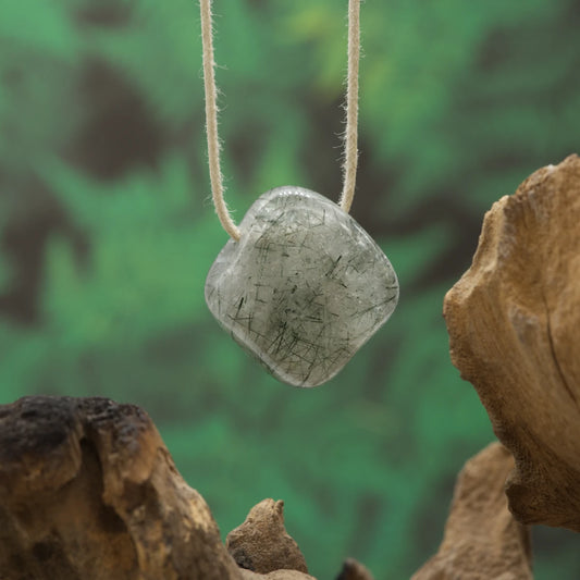 Grüner Aktinolithquarz – Schutz, Transformation und Ausgleich.