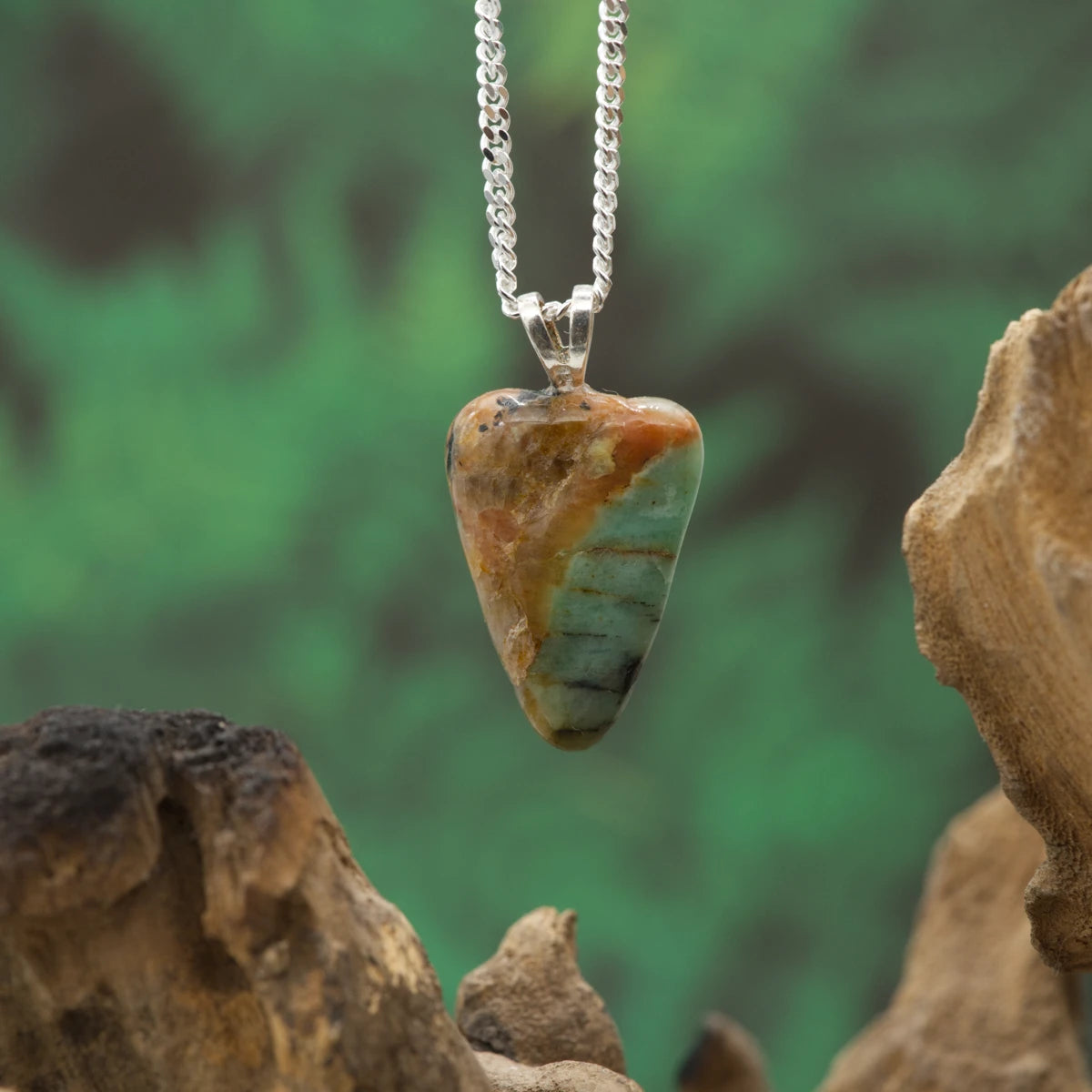 Türkisgrüner Amazonit-Feldspat-Anhänger – Edelstein für Balance, Herzöffnung und positive Energie.