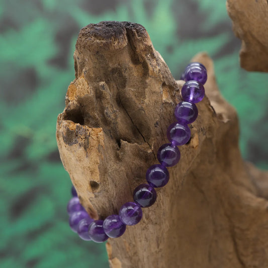 Edelstein-Armband aus 8 mm Amethyst-Perlen – fördert Klarheit und innere Ruhe.