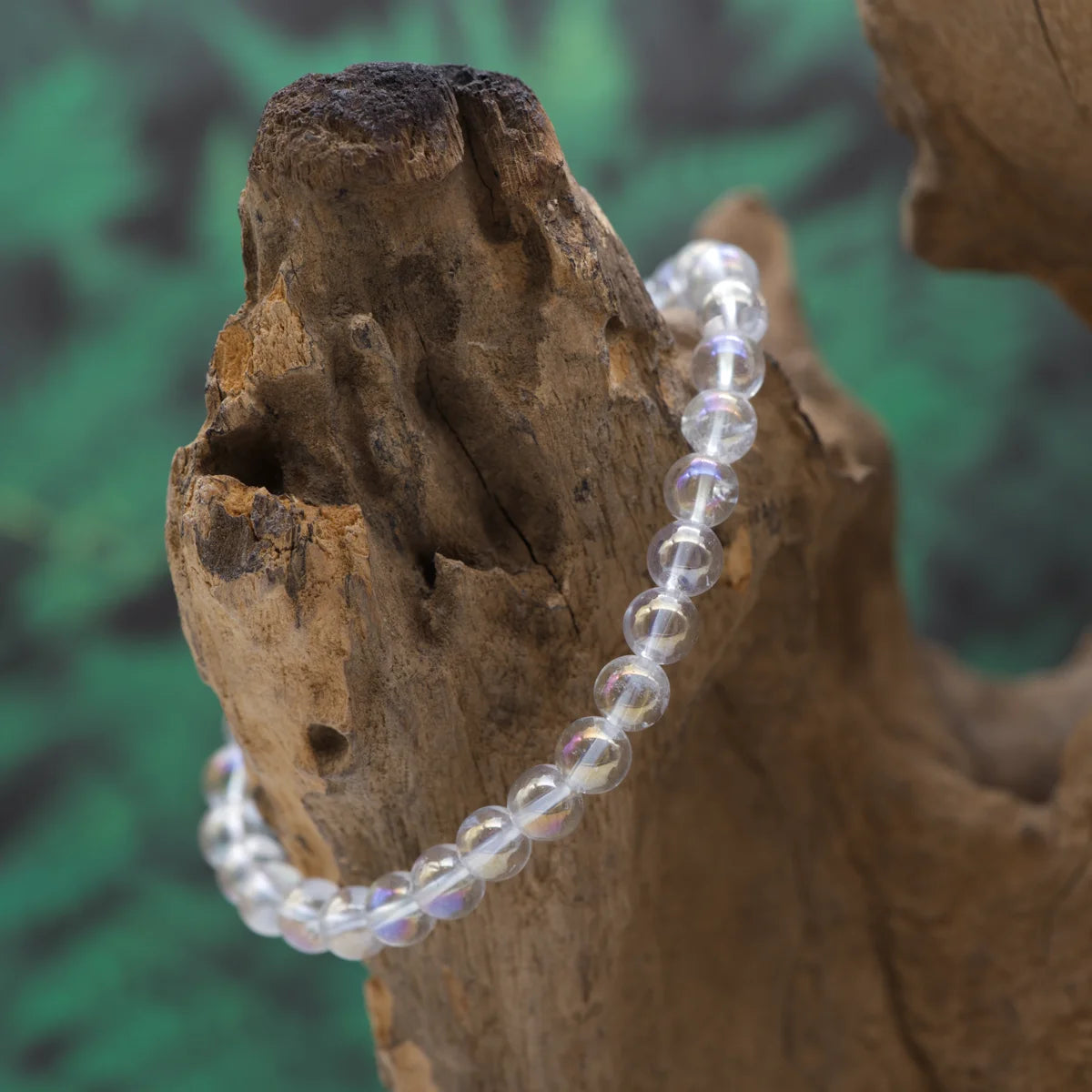 Edelstein-Armband aus 6 mm Angel-Aura mit irisierendem Schimmer – öffnet Herz und Geist.