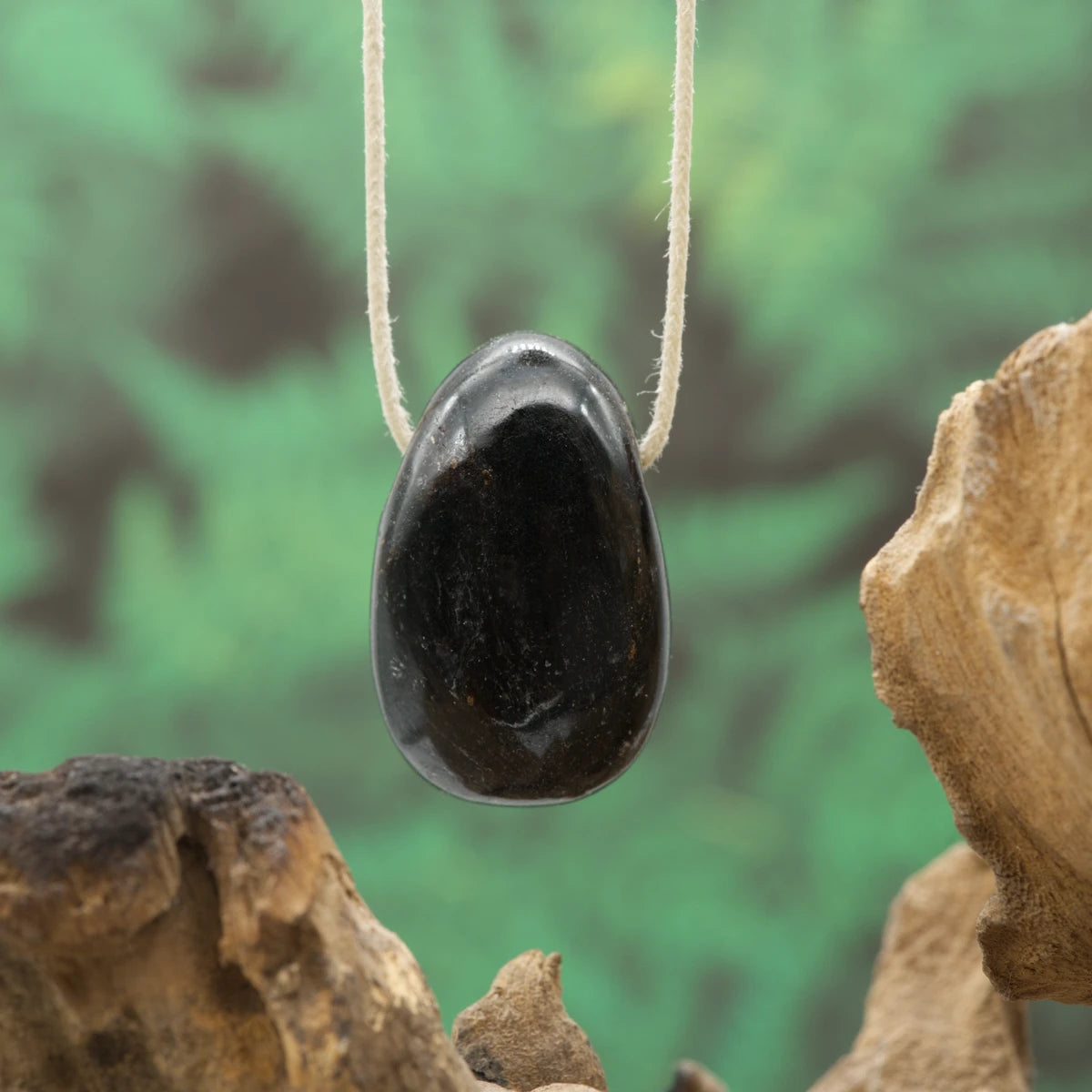 Seltenes Anthophyllit – Erdverbundenheit, Klarheit und Selbstbewusstsein.