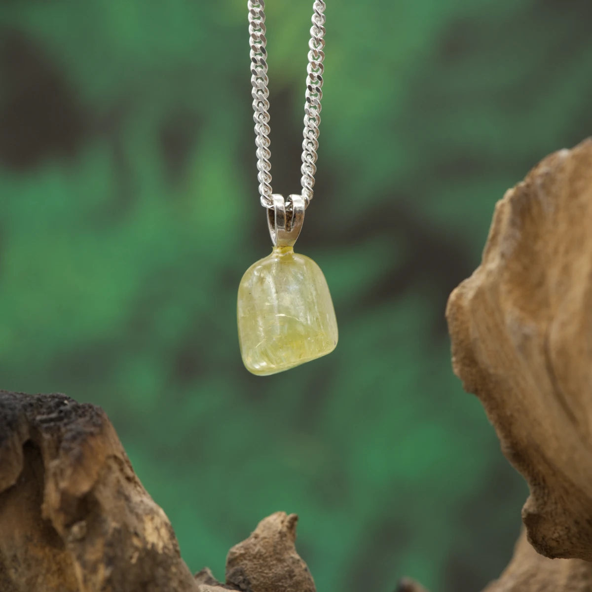 Goldgelber Apatit-Anhänger – vitalisierender Heilstein für Kreativität und Lebensfreude.