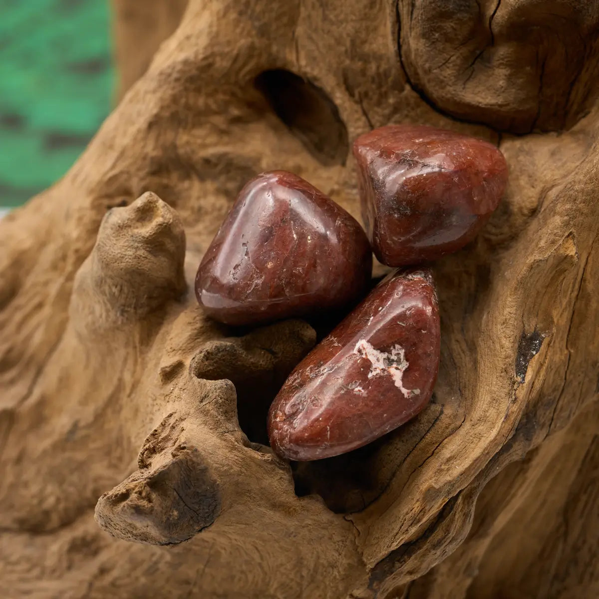 Rötlicher Apatit-Trommelstein – weckt Leidenschaft und Energie.