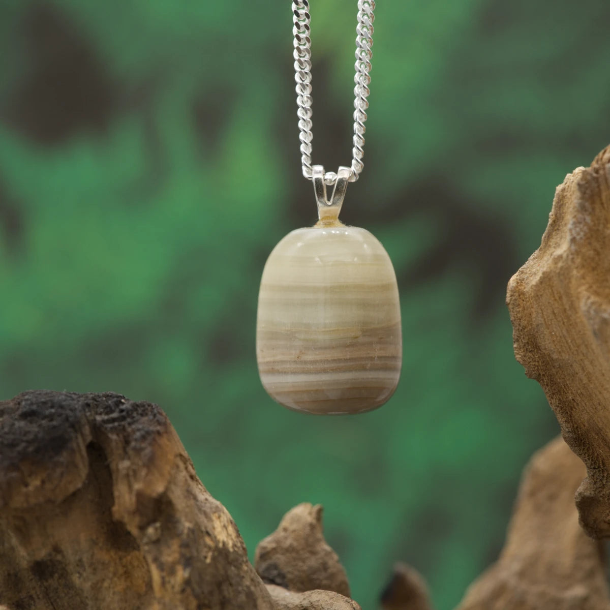 Braun-beiger Aragonit-Anhänger – fördert Stabilität, Erdung und innere Gelassenheit.