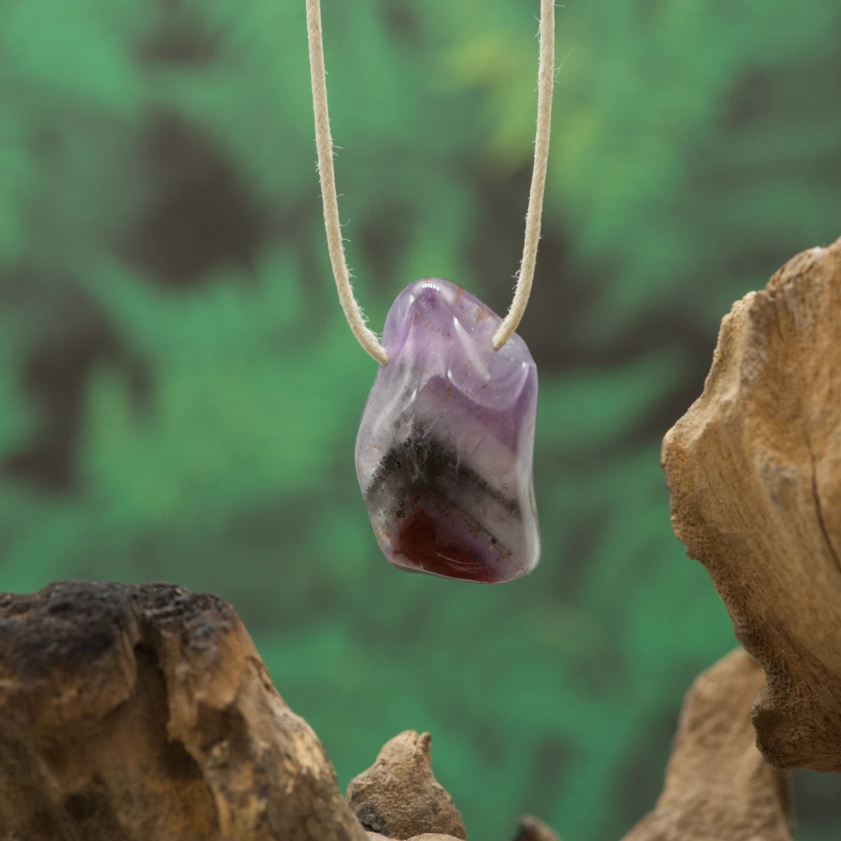 Violett-grauer Auralit – spirituelle Entwicklung, Schutz und Transformation.