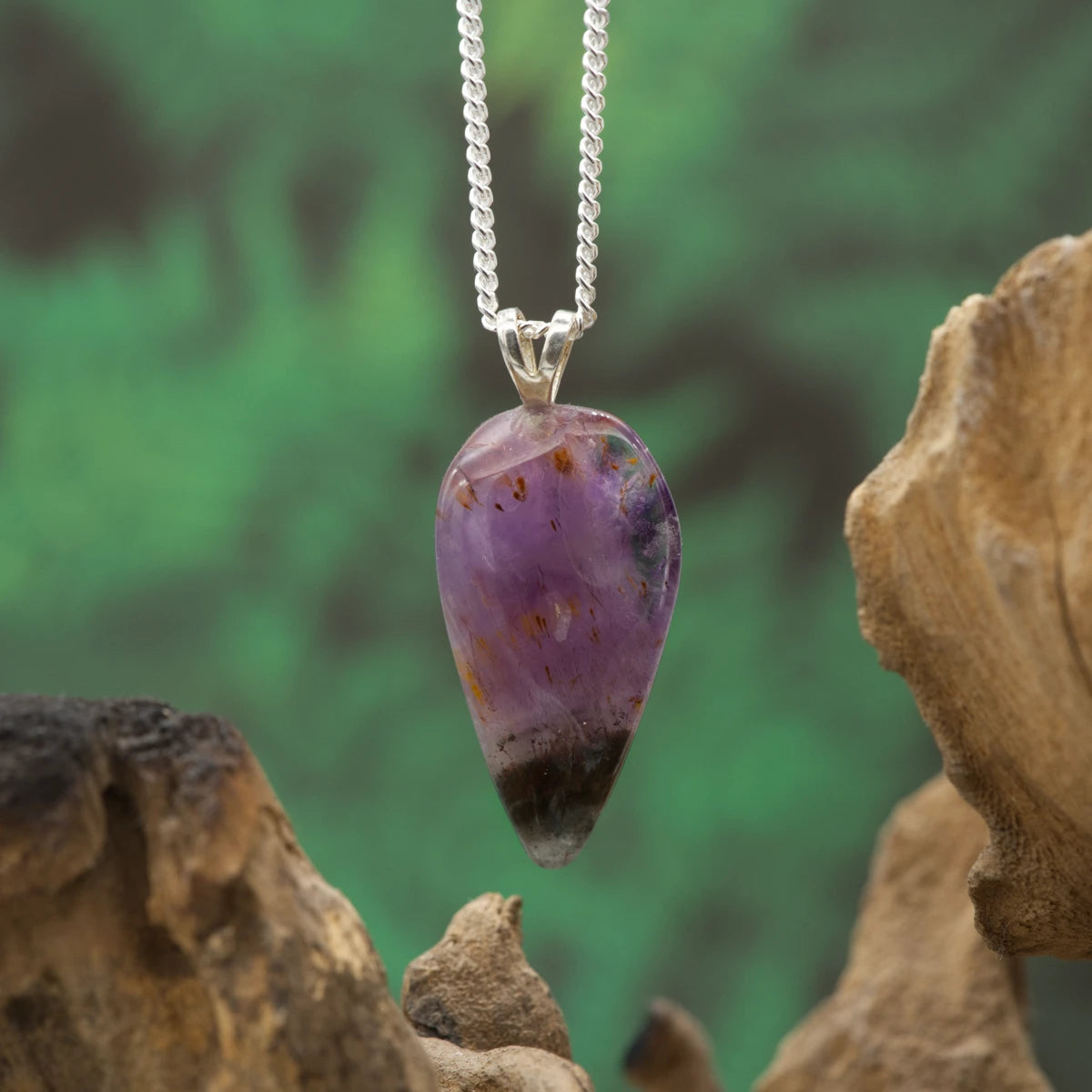 Mystischer Auralit-Anhänger – kraftvoller Kristall für Bewusstsein, Heilung und Transformation.