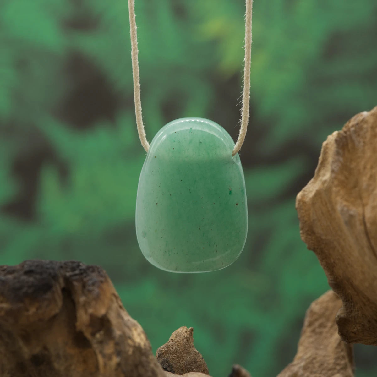 Grüner Aventurin – Glück, Zuversicht und Neubeginn.