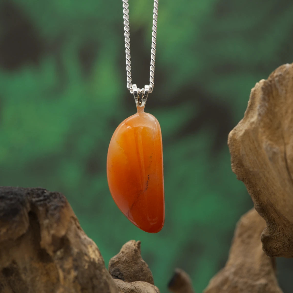 Orangefarbener Aventurin-Anhänger – vitalisierender Edelstein für Freude, Mut und Lebenskraft.