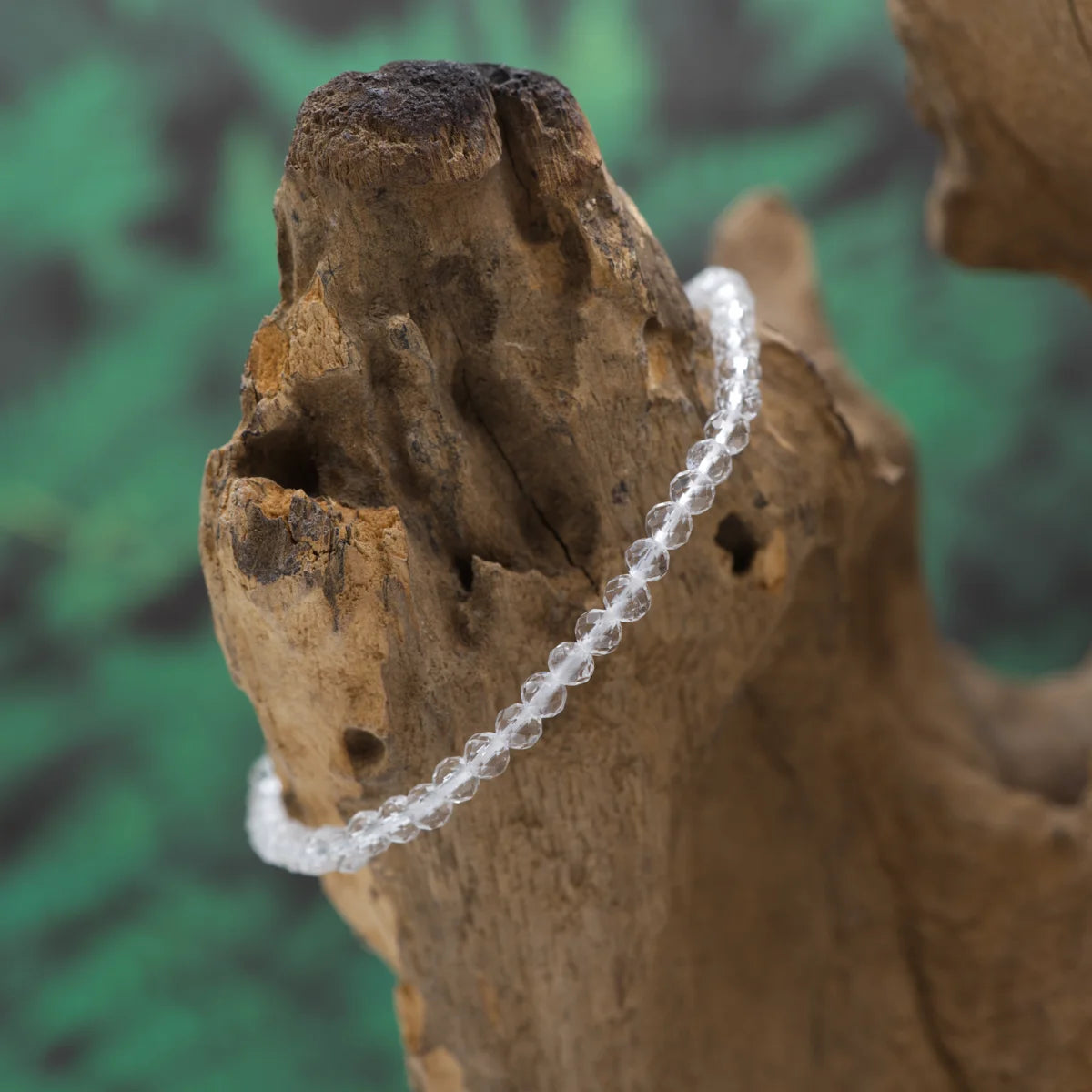 Edelstein-Armband aus 4 mm facettiertem Bergkristall – reinigt und fokussiert.