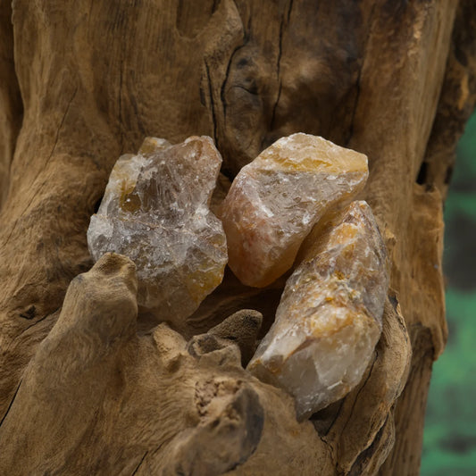 Rohstein mit Einschlüssen – verstärkt Klarheit und Energiefluss.