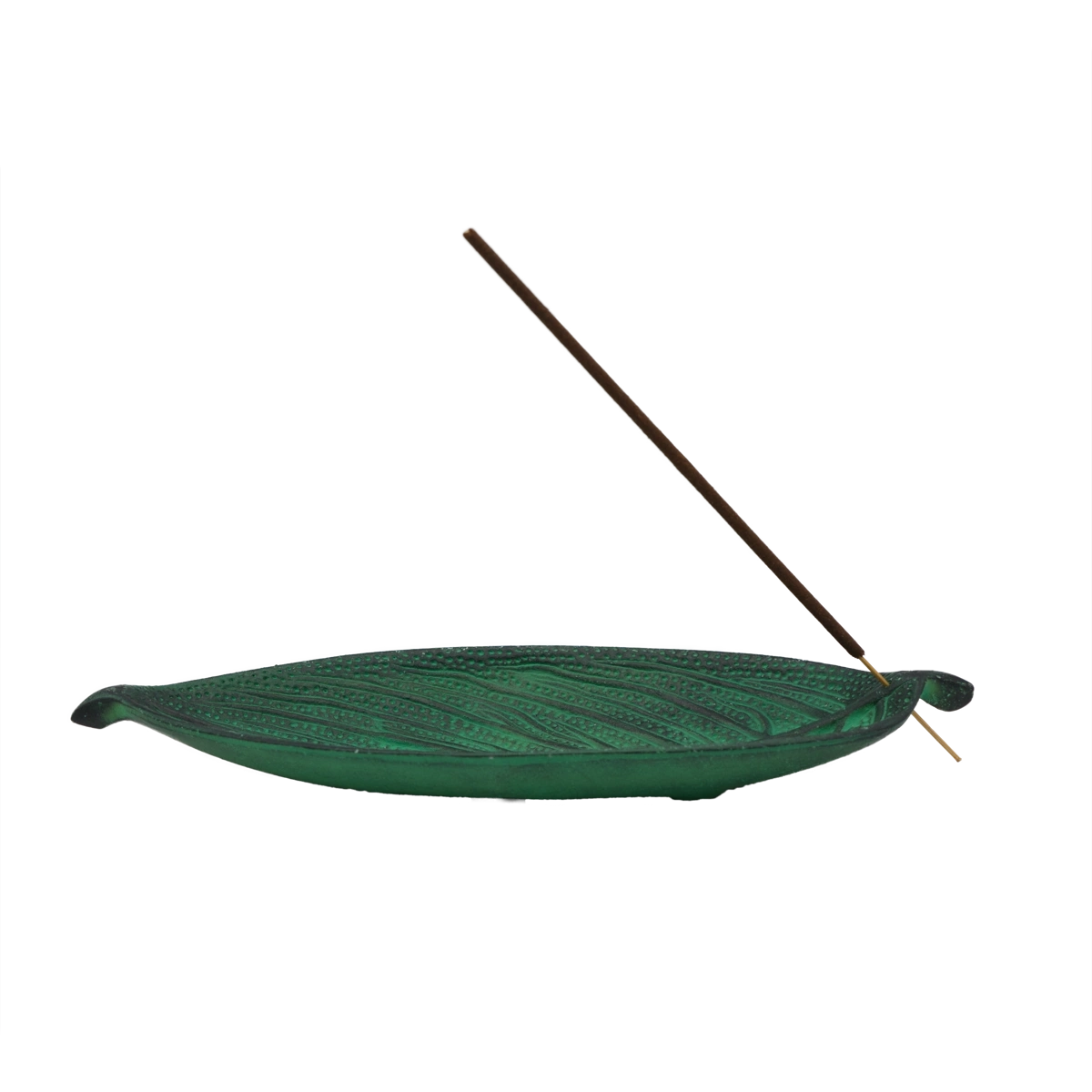 Grüner Räucherstäbchenhalter aus Weißmetall mit Blattrelief – breiter Aschefang, leicht zu reinigen, dekorativer Akzent für achtsames Räuchern.