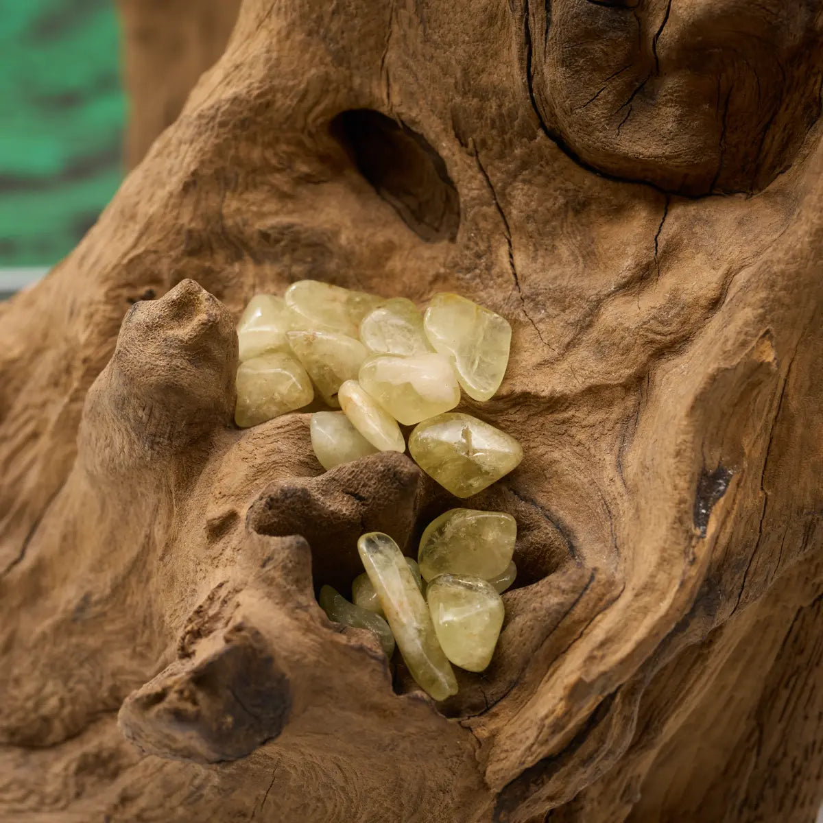 Gelbgrüner Brasilianit-Trommelstein – fördert Erkenntnis und Klarheit.