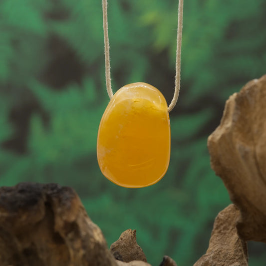 Warm goldener Calcit – Vitalität, Leichtigkeit und Selbstvertrauen.