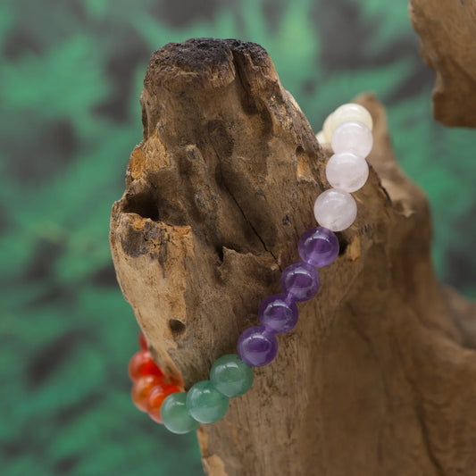 Edelstein-Armband aus 8 mm Chakra-Steinen – harmonisiert alle Energiezentren.
