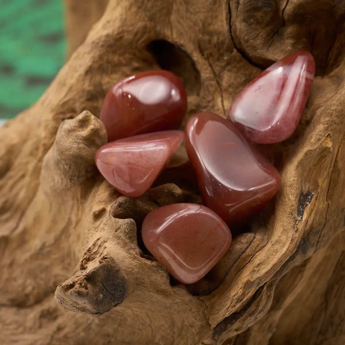 Roter Chalcedon-Trommelstein – kräftigt Energie und Selbstvertrauen.