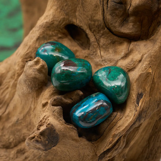 Türkisgrün, glatt – beruhigt Emotionen und harmonisiert.