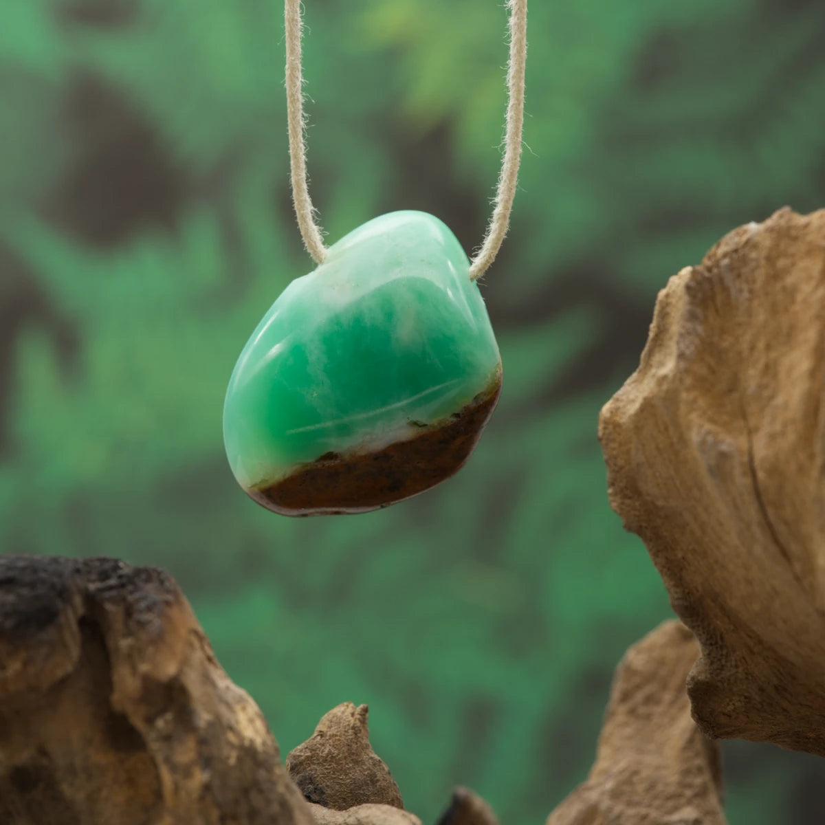 Apfelgrüner Chrysopras – Vertrauen, Erneuerung und emotionale Heilung.