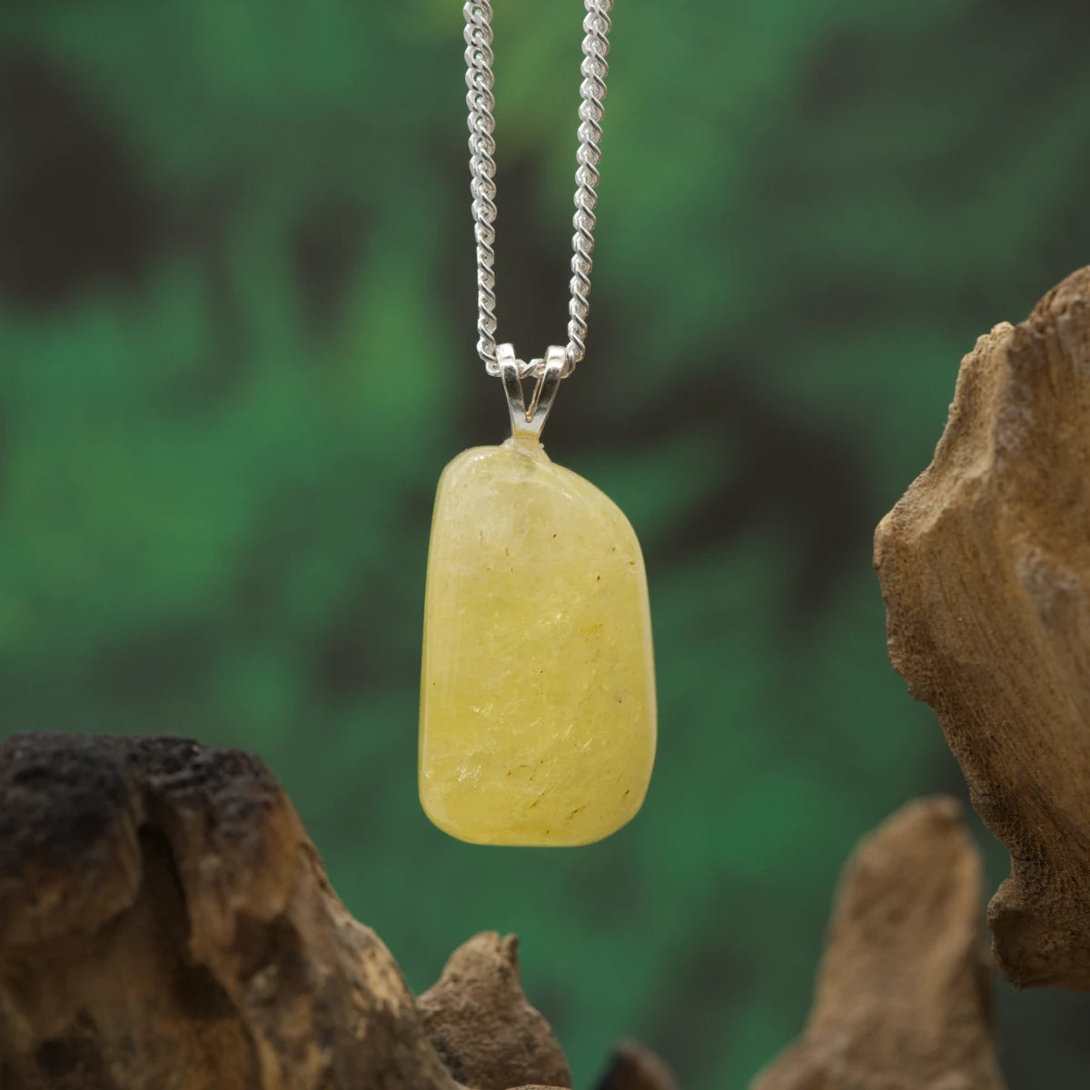 Gelber Danburit-Anhänger – Lichtstein für Freude, Herzöffnung und seelische Reinigung.