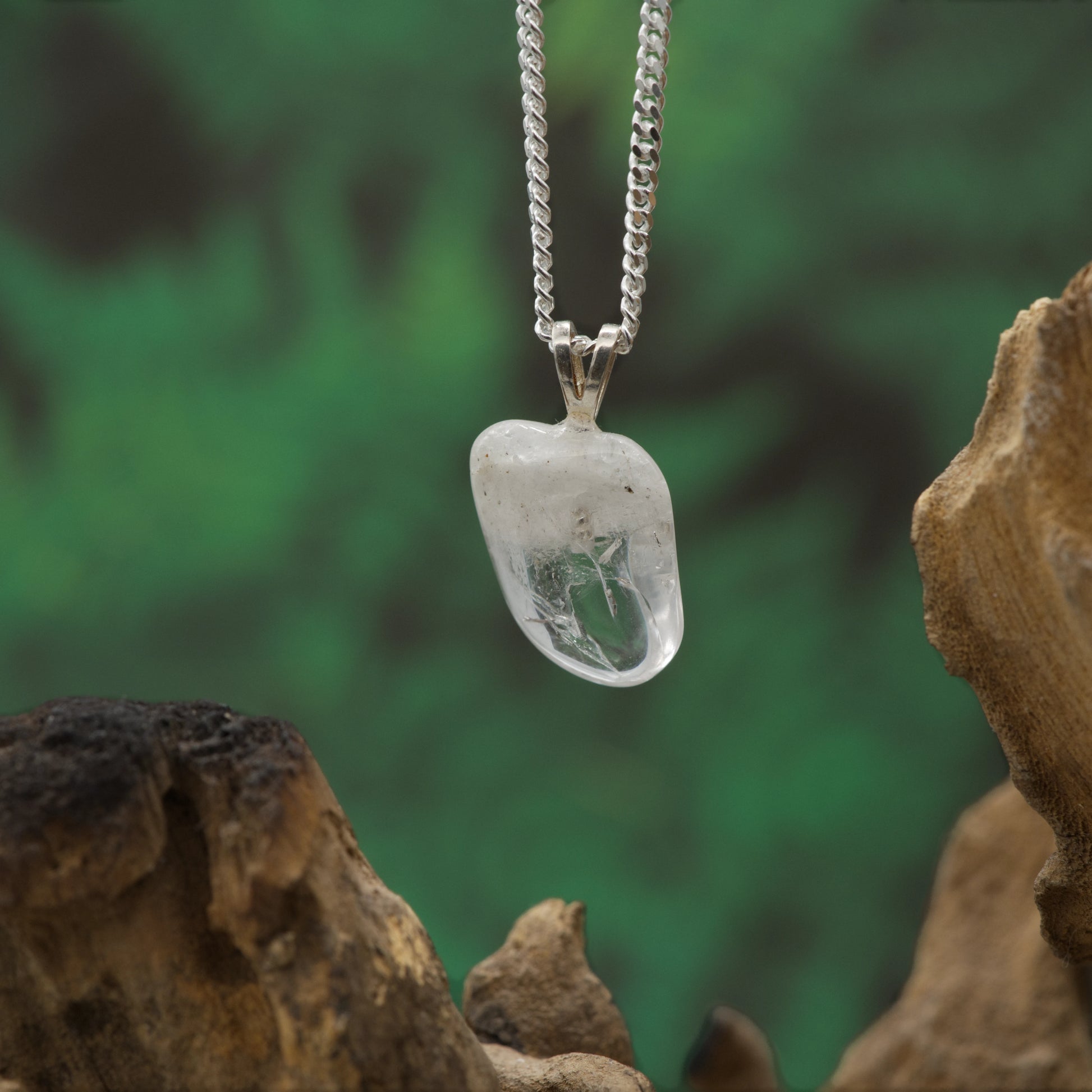 Klarweißer Danburit-Anhänger – fördert Bewusstsein, Liebe und spirituelle Reinheit.