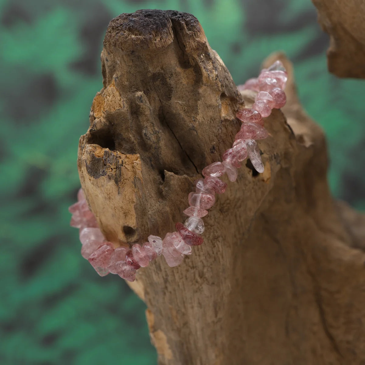 Splitterarmband aus roséfarbenem Erdbeerquarz – öffnet das Herz und stärkt Liebe.