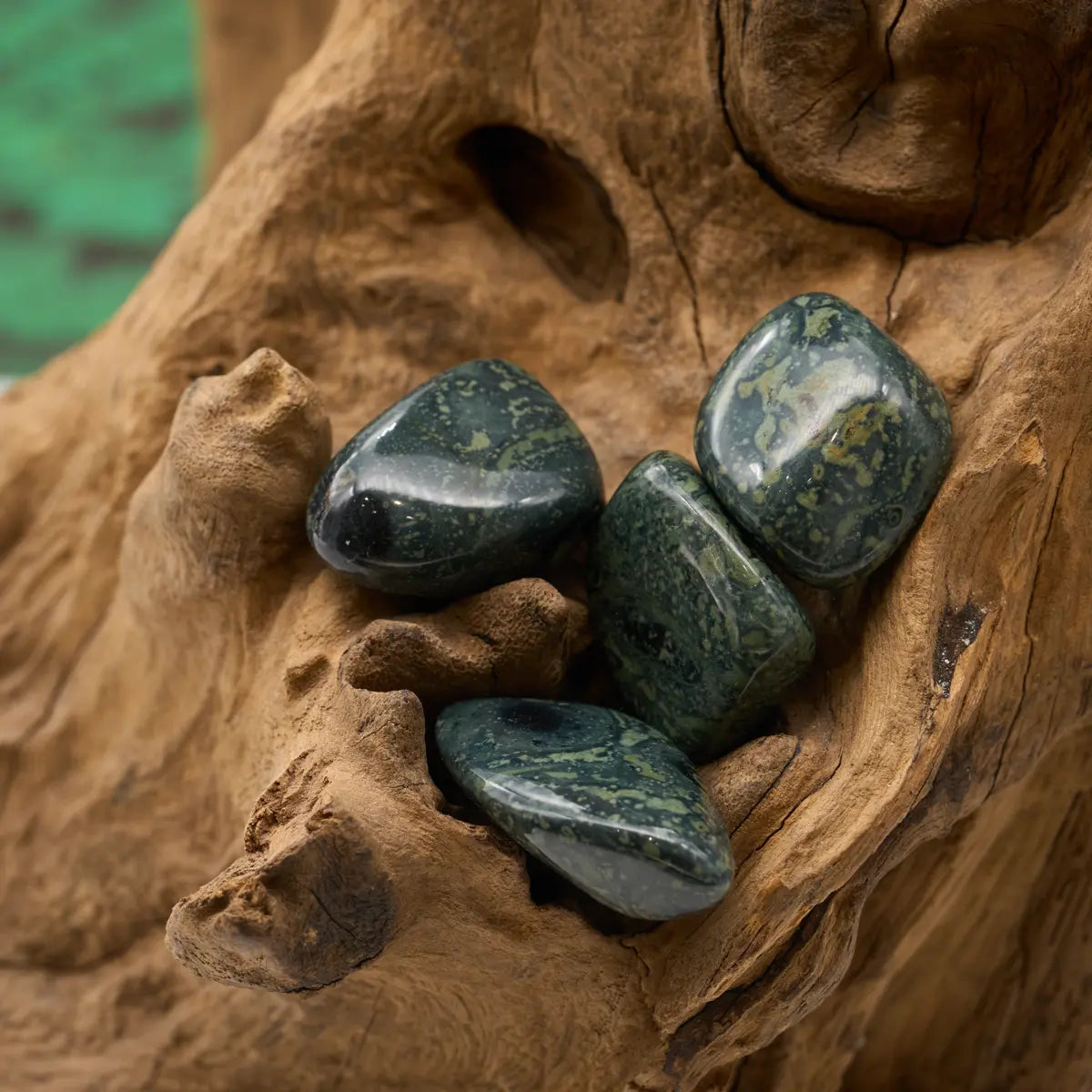 Dunkelgrün gemustert – erdet und beruhigt.