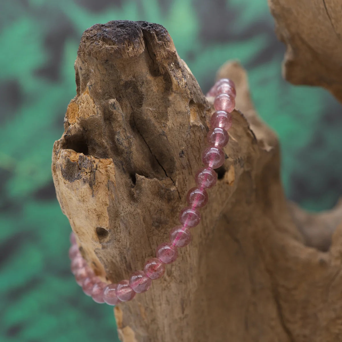 Edelstein-Armband aus 6 mm Erdbeerquarz – öffnet das Herz und hebt die Stimmung.