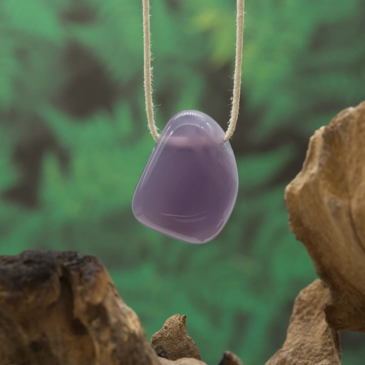 Lavendelfarbener Fluorit – Ruhe, Intuition und spirituelle Reinigung.