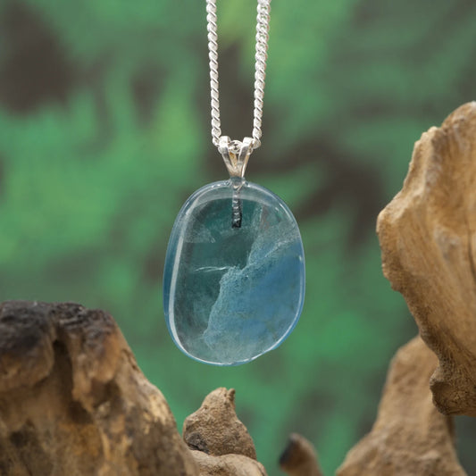 Blau-grüner Fluorit-Anhänger – Stein der Ordnung, Balance und emotionalen Stabilität.