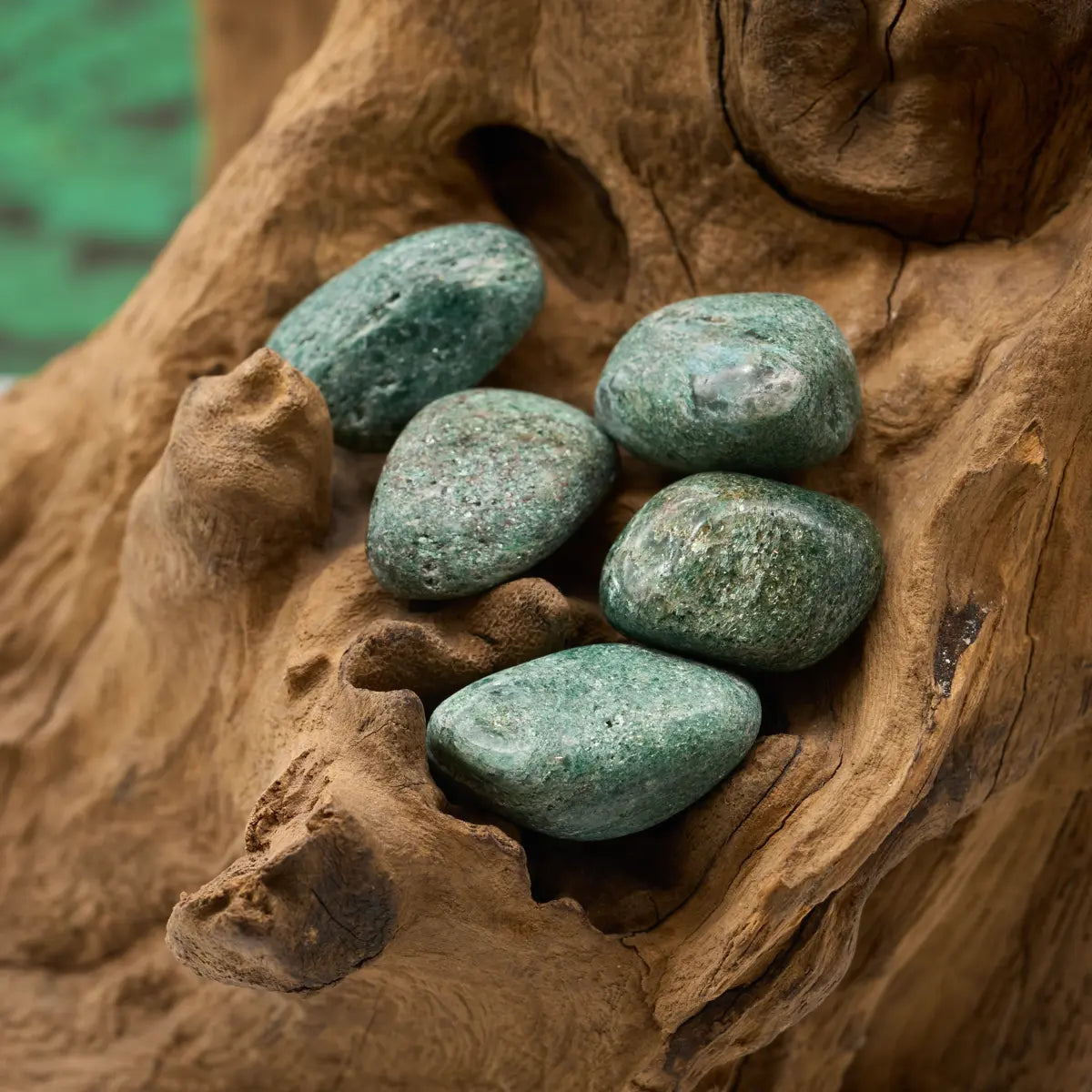 Glimmernd grün – belebt Herzenergie und Regeneration.