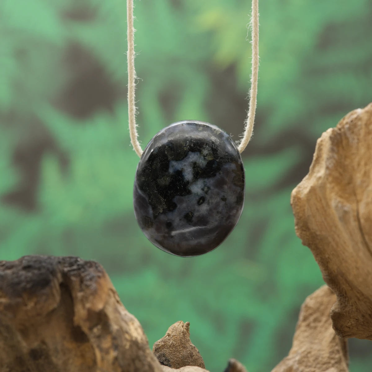 Mystischer Merlinite – Intuition, Magie und spirituelles Erwachen.