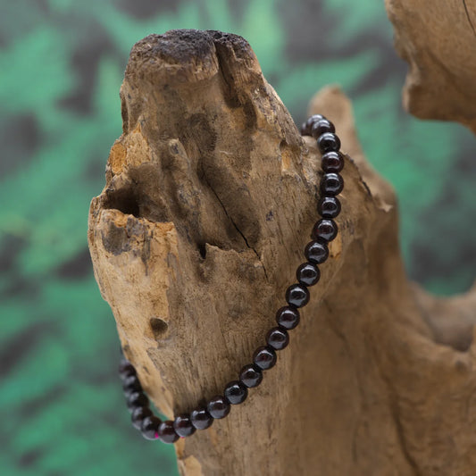 Edelstein-Armband aus 4 mm Pyrop – fördert Stärke und Durchhaltevermögen.