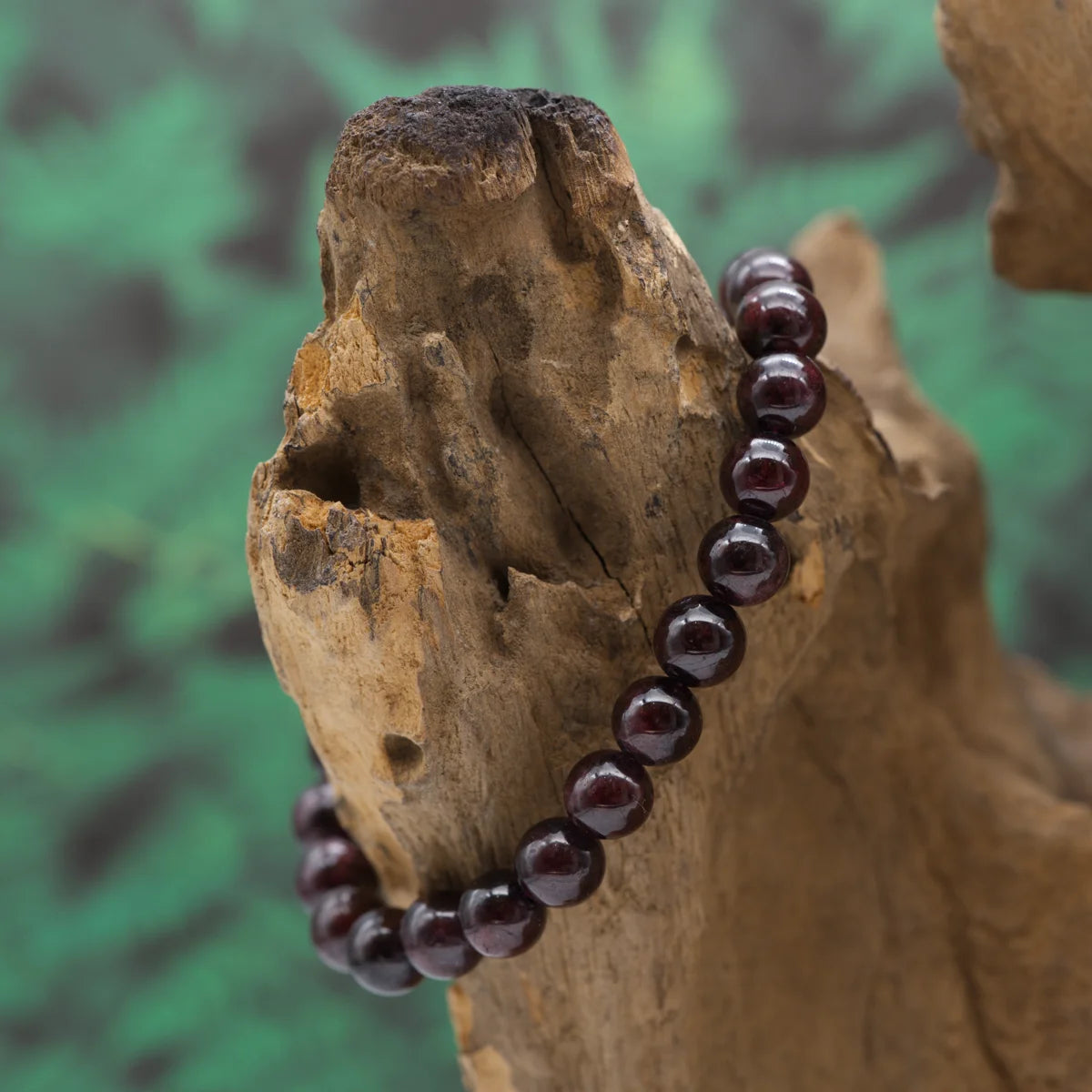 Edelstein-Armband aus 8 mm Granat-Perlen – aktiviert Energie und Leidenschaft.