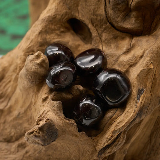 Tiefrot – aktiviert Energie und Durchhaltevermögen.