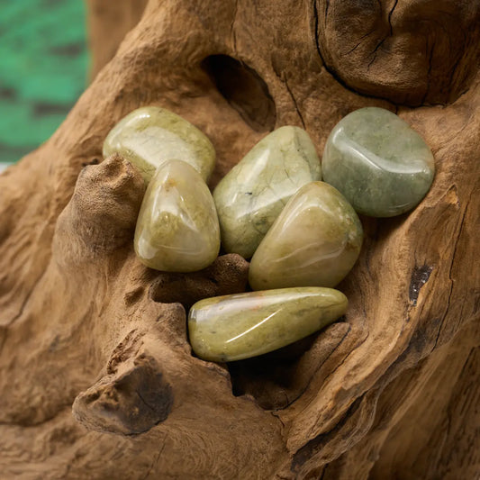 Sanft grüner Quarz – stärkt Heilungsprozesse und Harmonie im Herzen.