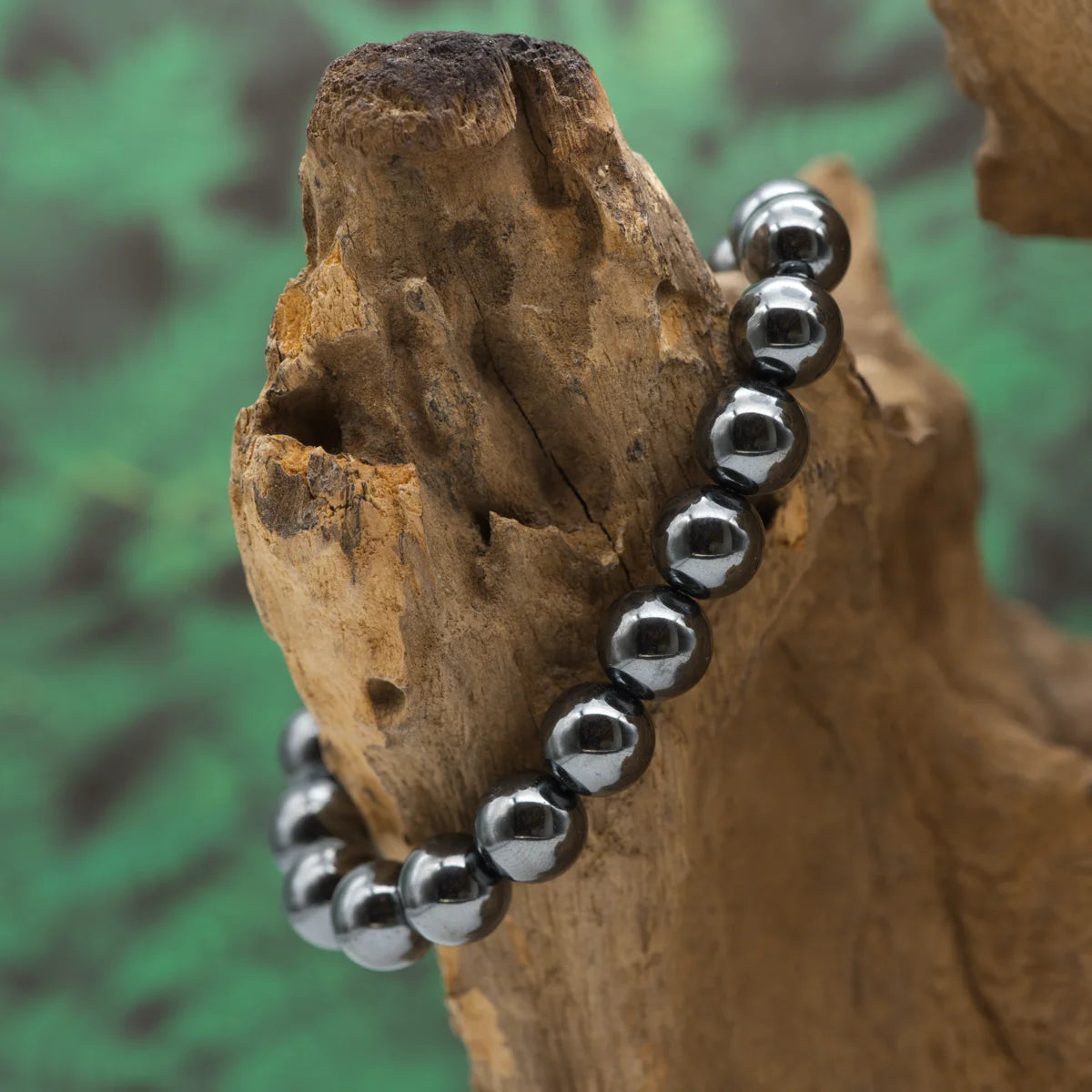 Edelstein-Armband aus 10 mm Hämatin-Perlen mit metallischem Glanz – stärkt Erdung und innere Kraft.