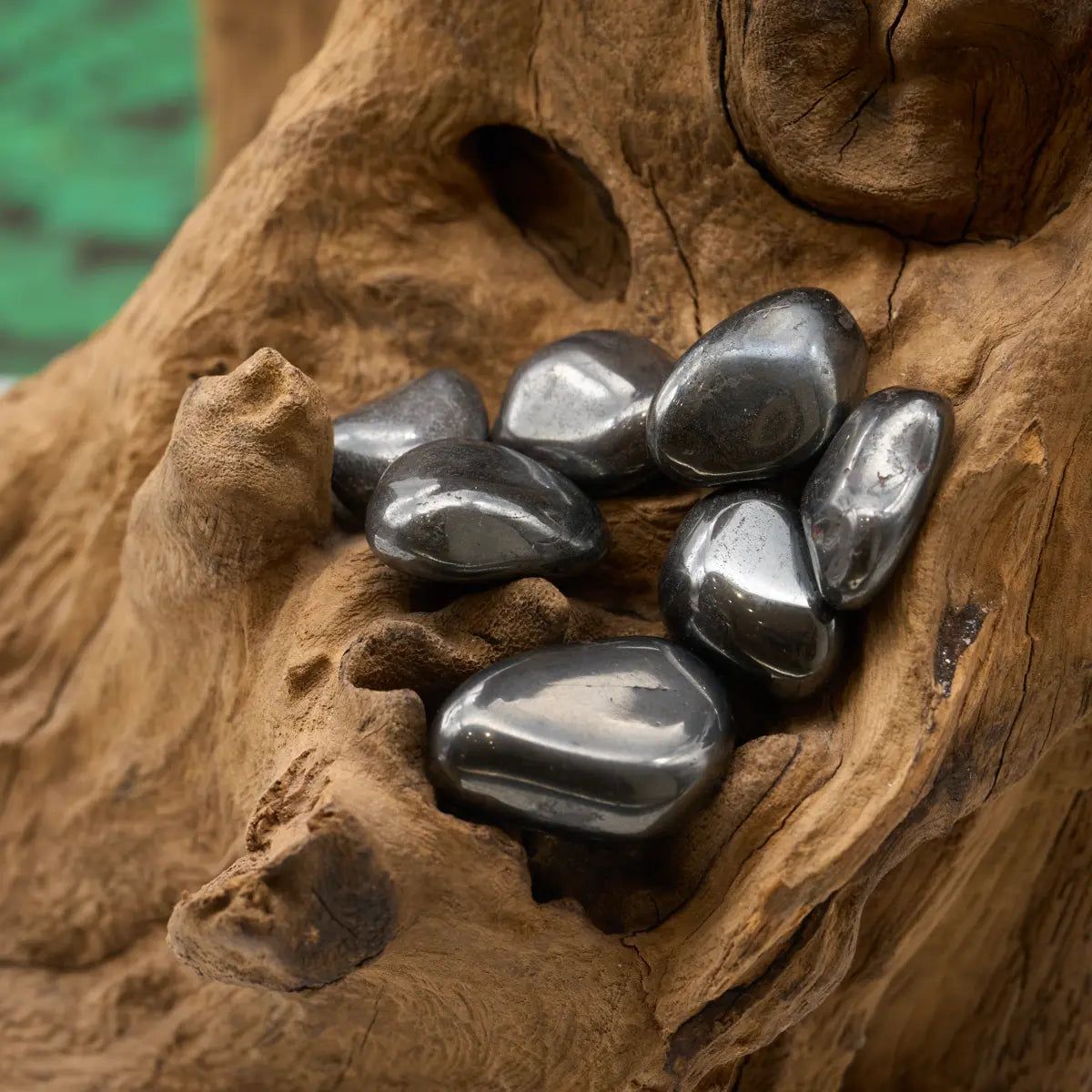 Metallisch anthrazit – erdet und schützt.