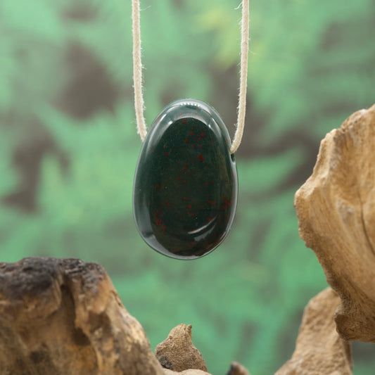 Grün-roter Heliotrop – Reinigung, Vitalität und Standhaftigkeit.