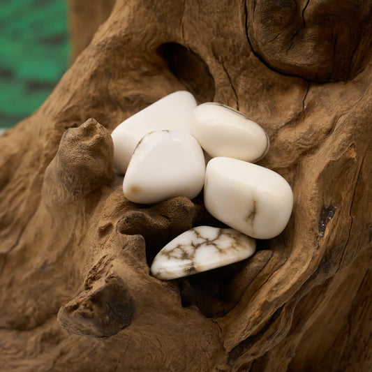 Weiß mit grauer Marmorierung – beruhigt und entstresst.