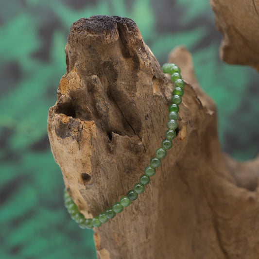 Edelstein-Armband aus 4 mm Nephrit – bringt Harmonie und Schutz.