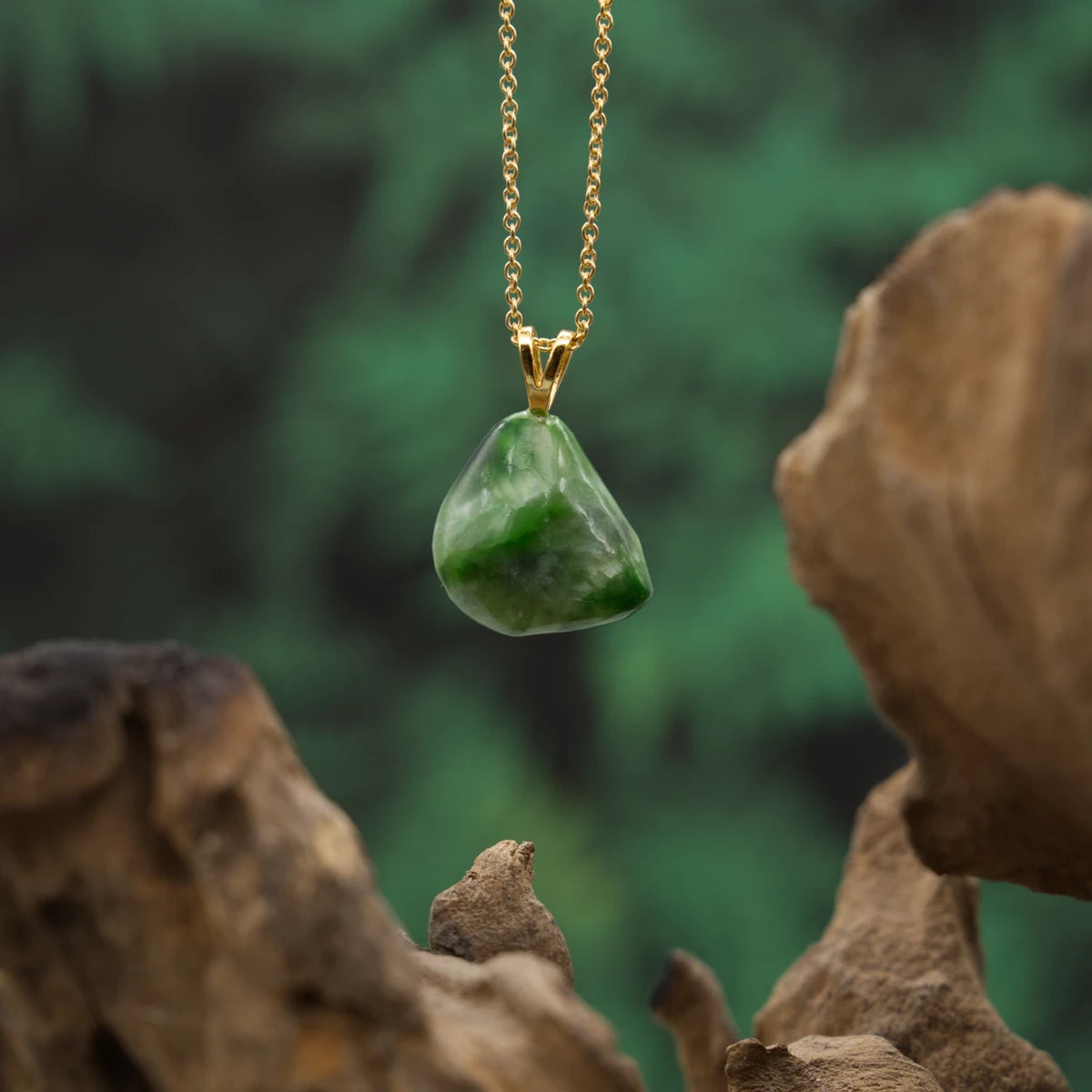 Jade "Nephritjade " Anhänger in Gold & Silber