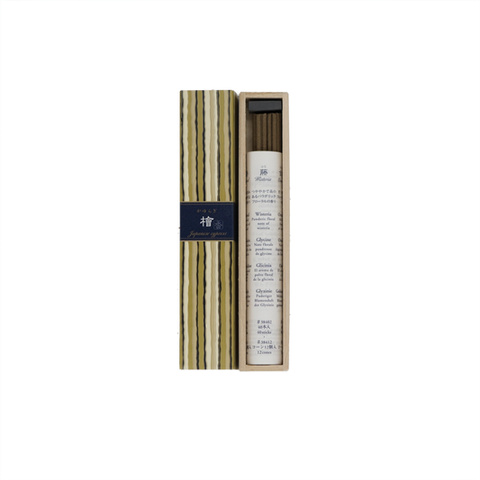 Kayuragi Japanische Zypresse Räucherstäbchen – klarer, holziger Duft in eleganter Kimonobox. Japanisches Räucherwerk für Ruhe, Klarheit und Erdung.