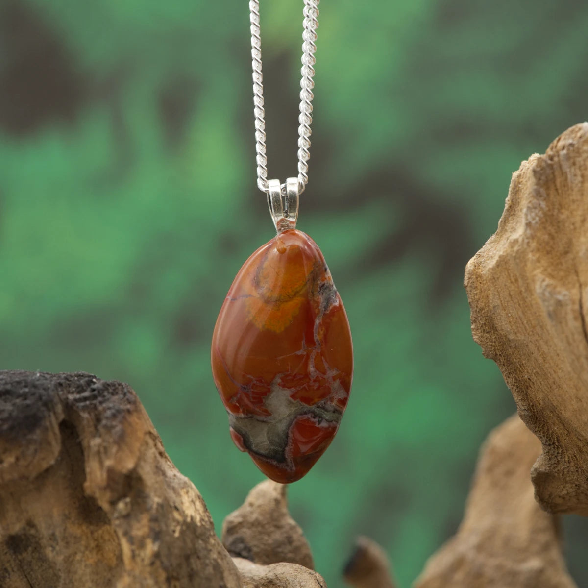 Fossiler Konglomerat-Jaspis-Anhänger – Erdungsstein mit kraftvoller Transformationsenergie.